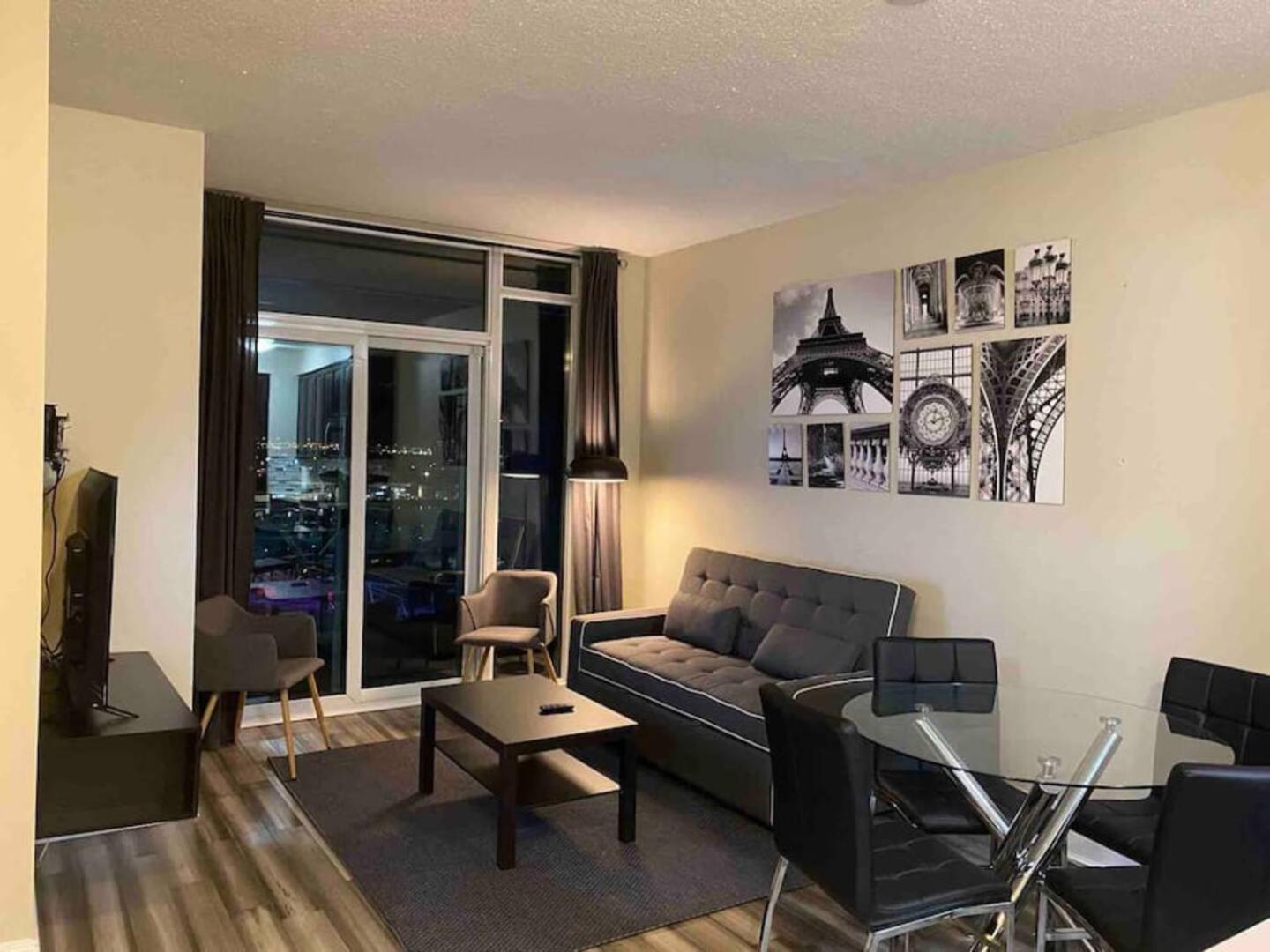 Luxurious 1 Bedroom Den, 1 Bath Condo Square One Mississauga Exterior photo